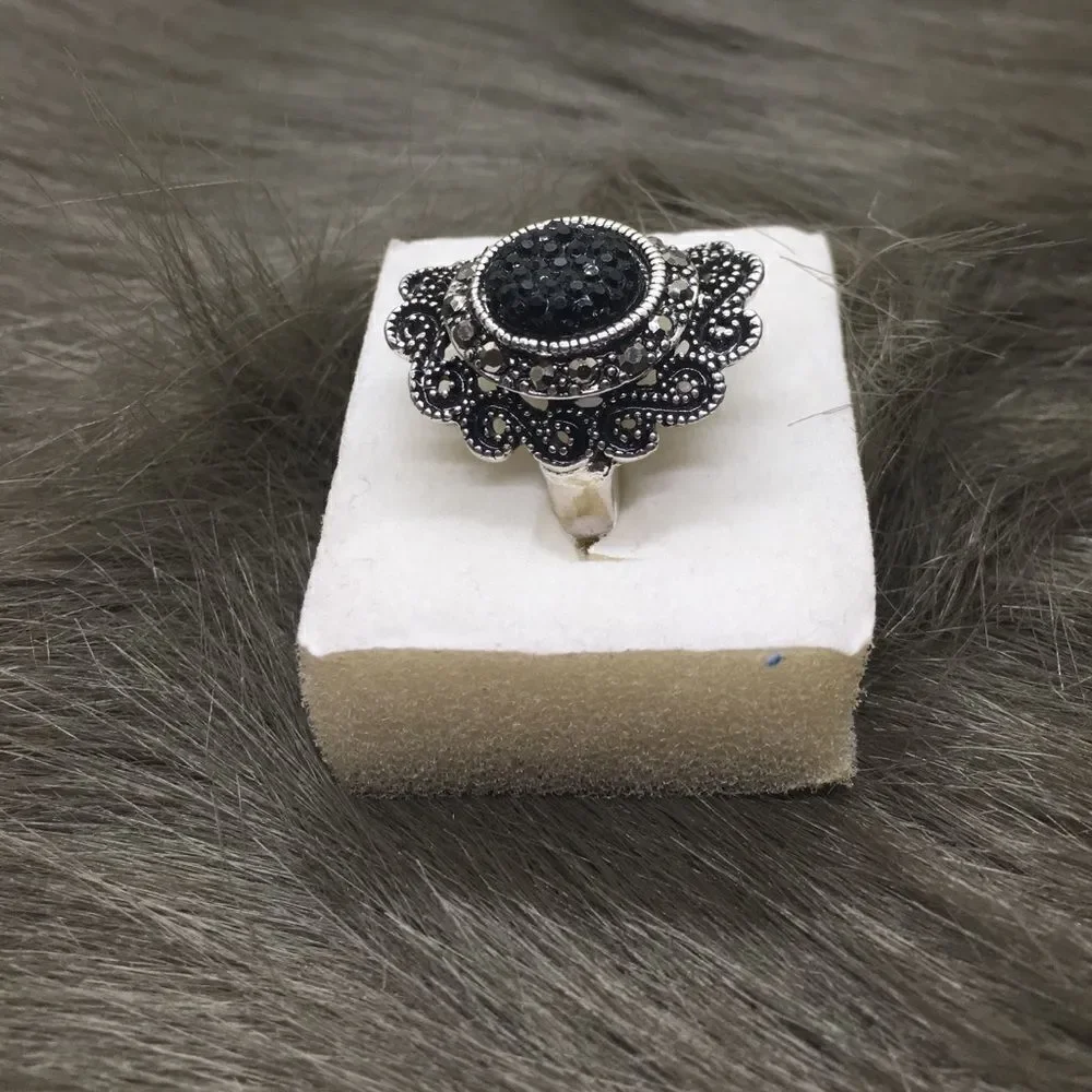 Marcasite style ring‎